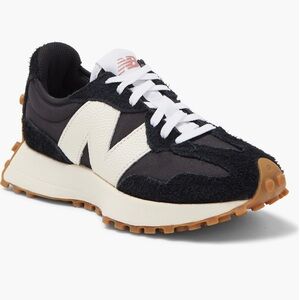 New Balance 327’s in Black/Natural size 9